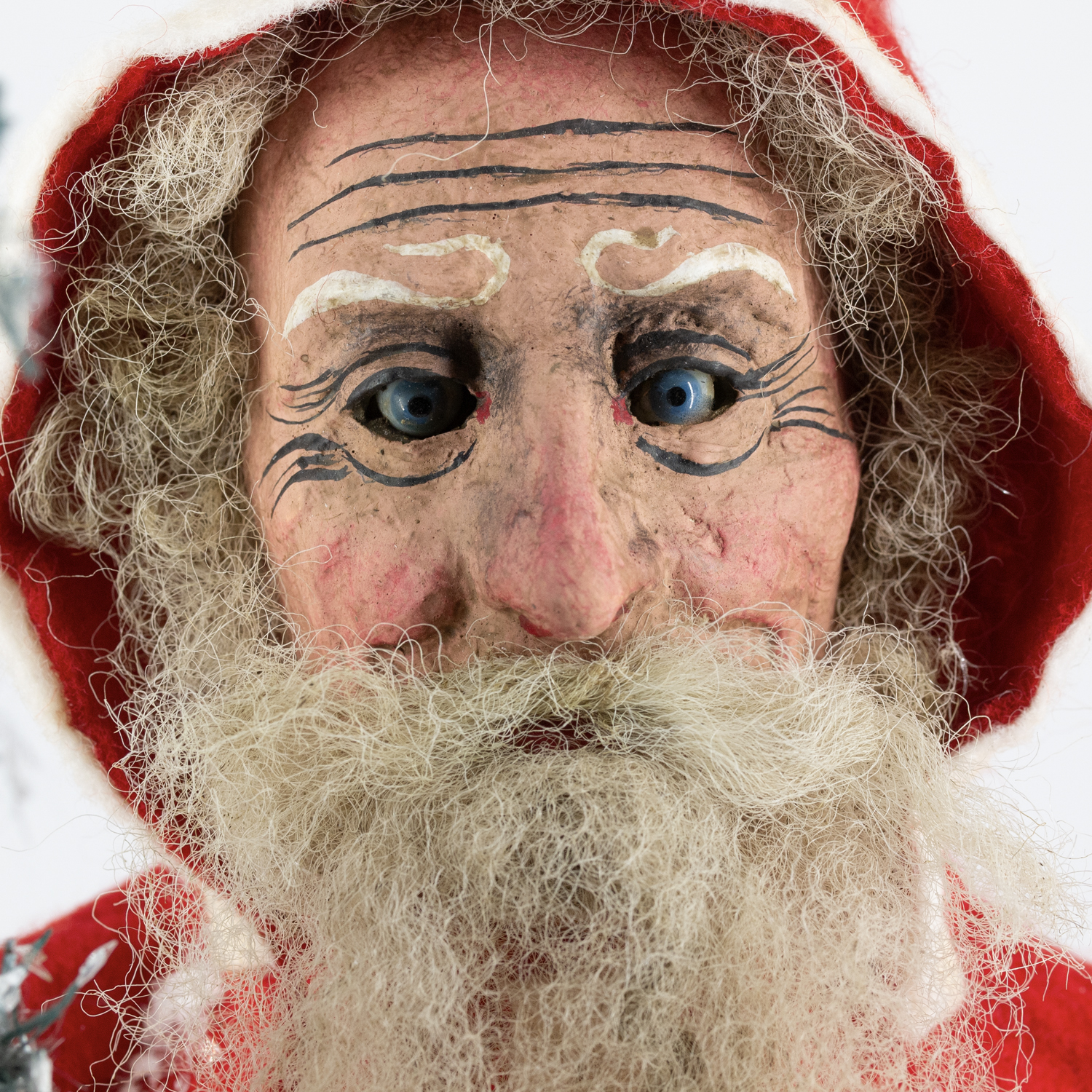 Weihnachtsmann mit rotem Filzmantel, Korb und Spielzeug, H=60cm, mit Füllfunktion