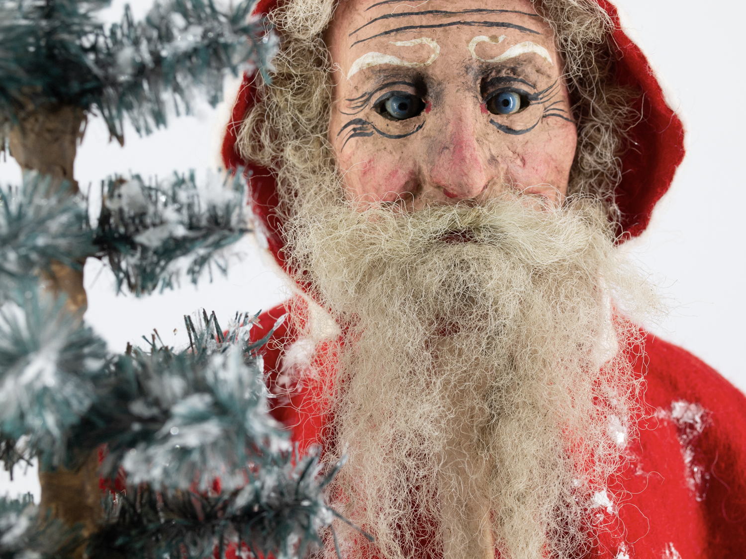 Weihnachtsmann mit rotem Filzmantel, Korb und Spielzeug, H=40cm, mit Füllfunktion